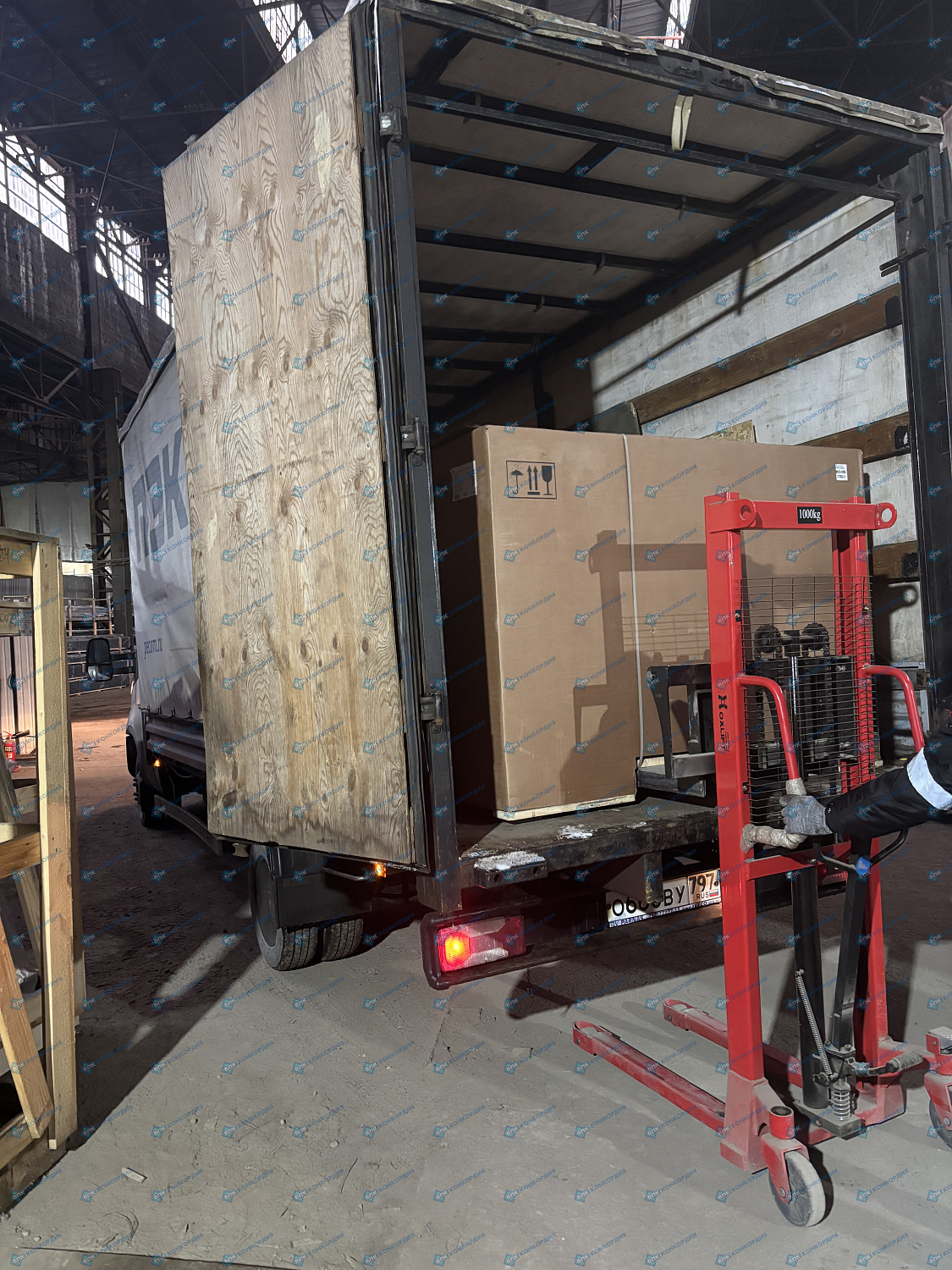 Отгрузка винтового компрессора Remeza ВК4А-10-200-1 в г. Санкт-Петербург